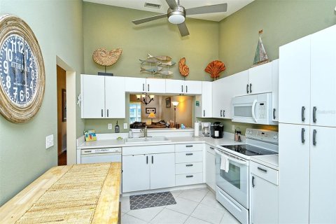 Condo in Sarasota, Florida, 2 bedrooms  № 2280105 - photo 15