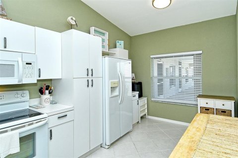 Condo in Sarasota, Florida, 2 bedrooms  № 2280105 - photo 14