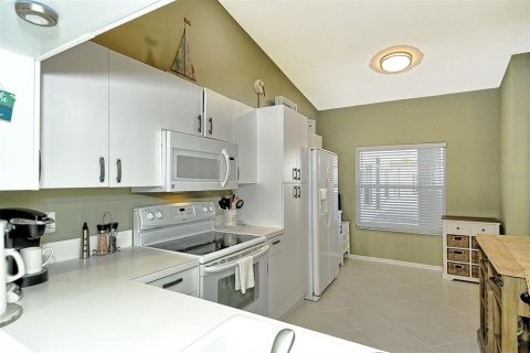 Condo in Sarasota, Florida, 2 bedrooms  № 2280105 - photo 12