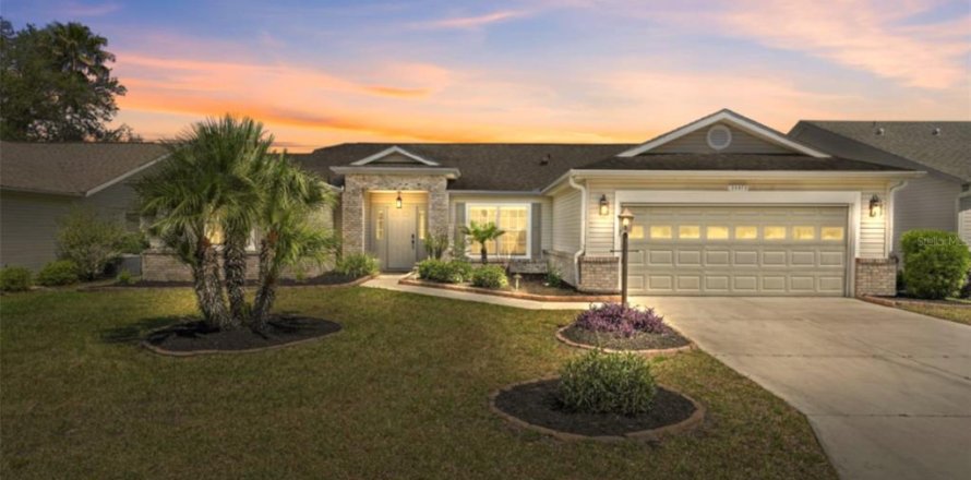House in Leesburg, Florida 3 bedrooms, 168.52 sq.m. № 2114487