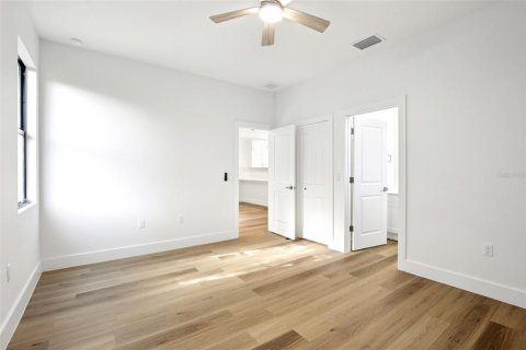 Propiedad comercial en venta en Port Charlotte, Florida, 6 dormitorios, 120.77 m2 № 2166415 - foto 18