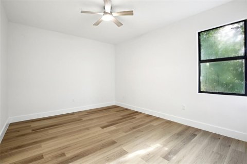 Propiedad comercial en venta en Port Charlotte, Florida, 6 dormitorios, 120.77 m2 № 2166415 - foto 15
