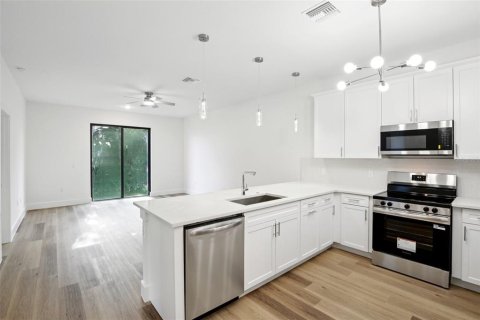 Propiedad comercial en venta en Port Charlotte, Florida, 6 dormitorios, 120.77 m2 № 2166415 - foto 8