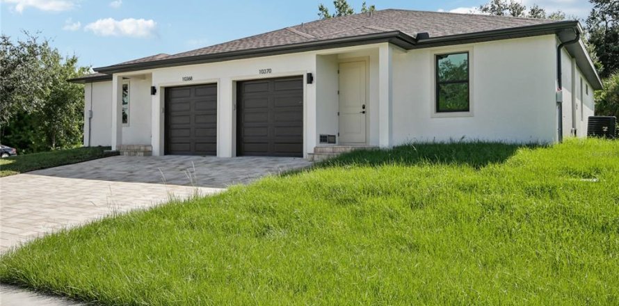 Propiedad comercial en Port Charlotte, Florida 6 dormitorios, 120.77 m2 № 2166415