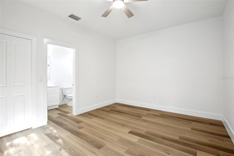 Propiedad comercial en venta en Port Charlotte, Florida, 6 dormitorios, 120.77 m2 № 2166415 - foto 17