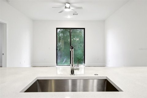 Propiedad comercial en venta en Port Charlotte, Florida, 6 dormitorios, 120.77 m2 № 2166415 - foto 13