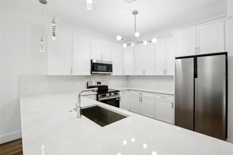 Propiedad comercial en venta en Port Charlotte, Florida, 6 dormitorios, 120.77 m2 № 2166415 - foto 12