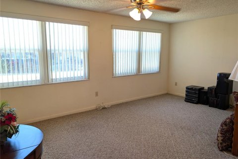 Casa en venta en Pinellas Park, Florida, 2 dormitorios, 147.44 m2 № 2339452 - foto 16