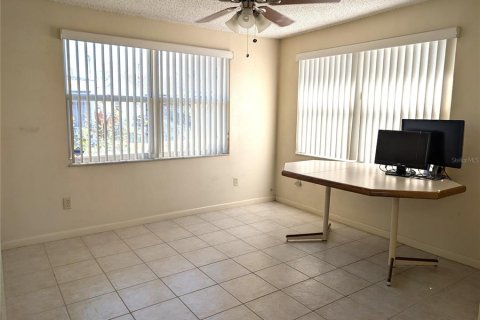 Casa en venta en Pinellas Park, Florida, 2 dormitorios, 147.44 m2 № 2339452 - foto 22