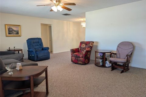 Casa en venta en Pinellas Park, Florida, 2 dormitorios, 147.44 m2 № 2339452 - foto 8