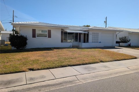 Casa en venta en Pinellas Park, Florida, 2 dormitorios, 147.44 m2 № 2339452 - foto 2
