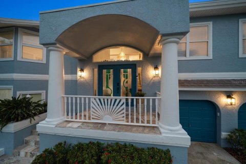 House in Palm Harbor, Florida 5 bedrooms, 312.99 sq.m. № 1782428 - photo 6