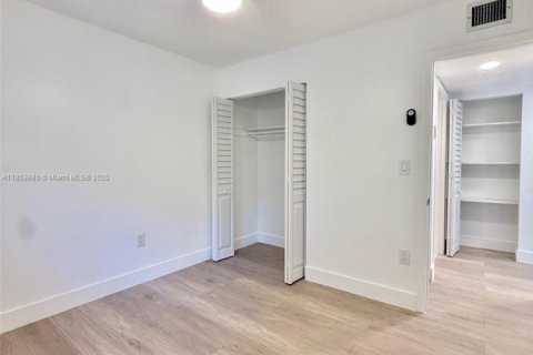 Appartement à louer à Miami, Floride: 2 chambres, 74.32 m2 № 1871745 - photo 18