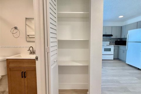 Appartement à louer à Miami, Floride: 2 chambres, 74.32 m2 № 1871745 - photo 5