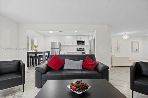 Villa ou maison à vendre à Plantation, Floride: 4 chambres, 211.35 m2 № 2189643 - photo 10