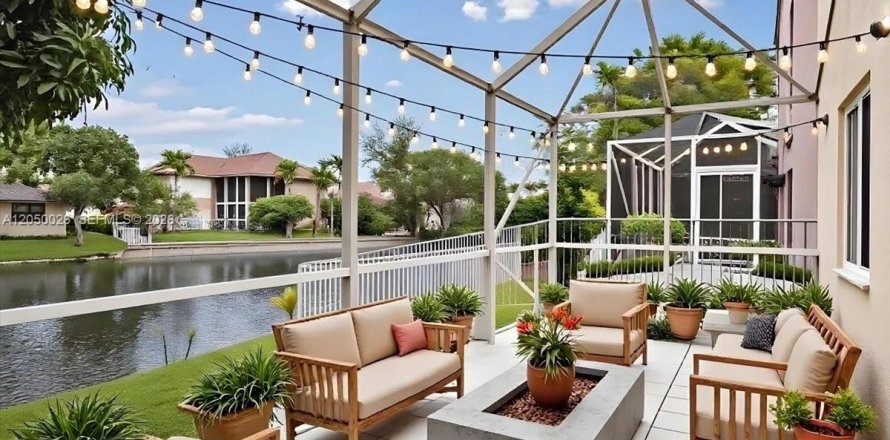 Villa ou maison à Plantation, Floride 4 chambres, 211.35 m2 № 2189643