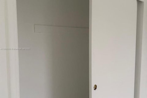 Copropriété à louer à Hialeah, Floride: 2 chambres, 77.02 m2 № 1979167 - photo 4