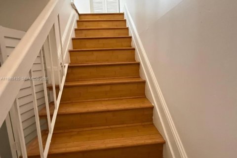 Condo in Lauderhill, Florida, 2 bedrooms  № 2040192 - photo 4