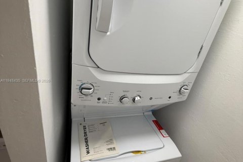 Condo in Lauderhill, Florida, 2 bedrooms  № 2040192 - photo 16