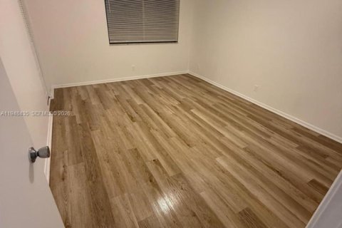 Condo in Lauderhill, Florida, 2 bedrooms  № 2040192 - photo 6