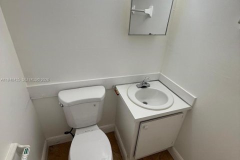 Condo in Lauderhill, Florida, 2 bedrooms  № 2040192 - photo 13