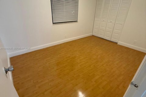 Condo in Lauderhill, Florida, 2 bedrooms  № 2040192 - photo 10