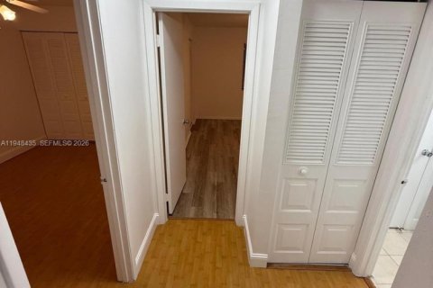 Condo in Lauderhill, Florida, 2 bedrooms  № 2040192 - photo 5