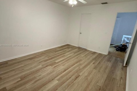 Condo in Lauderhill, Florida, 2 bedrooms  № 2040192 - photo 8