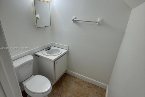 Condo in Lauderhill, Florida, 2 bedrooms  № 2040192 - photo 12