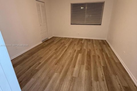 Condo in Lauderhill, Florida, 2 bedrooms  № 2040192 - photo 7