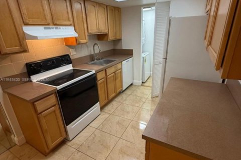Condo in Lauderhill, Florida, 2 bedrooms  № 2040192