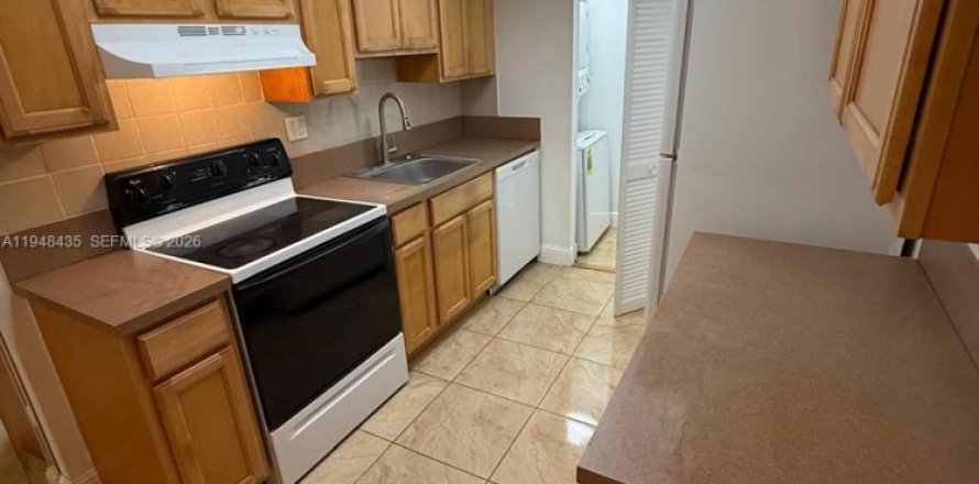Condo in Lauderhill, Florida, 2 bedrooms  № 2040192