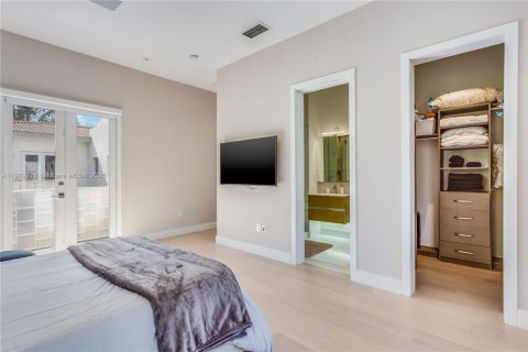 Снять в аренду виллу или дом в Майами, Флорида 5 спален, 395.11м2, № 2080295 - фото 15
