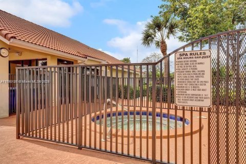 Condo in Coral Springs, Florida, 2 bedrooms  № 1895592 - photo 13