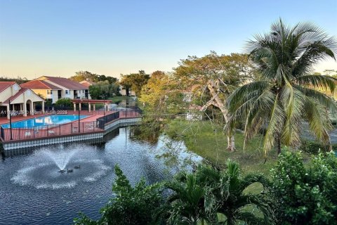 Condo in Coral Springs, Florida, 2 bedrooms  № 1895592 - photo 9