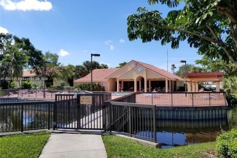 Condo in Coral Springs, Florida, 2 bedrooms  № 1895592 - photo 17