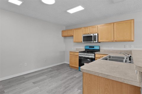 House in The Villages, Florida 2 bedrooms, 107.77 sq.m. № 2396350 - photo 17
