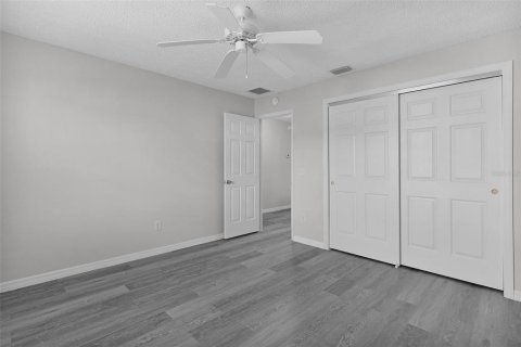 House in The Villages, Florida 2 bedrooms, 107.77 sq.m. № 2396350 - photo 24