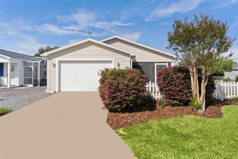 House in The Villages, Florida 2 bedrooms, 107.77 sq.m. № 2396350