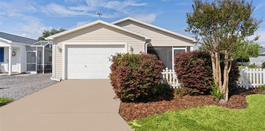 House in The Villages, Florida 2 bedrooms, 107.77 sq.m. № 2396350