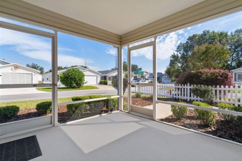 House in The Villages, Florida 2 bedrooms, 107.77 sq.m. № 2396350 - photo 5