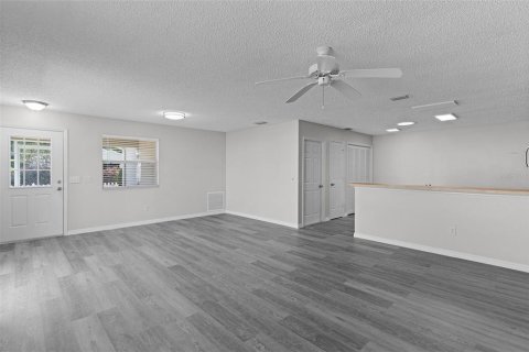 House in The Villages, Florida 2 bedrooms, 107.77 sq.m. № 2396350 - photo 9