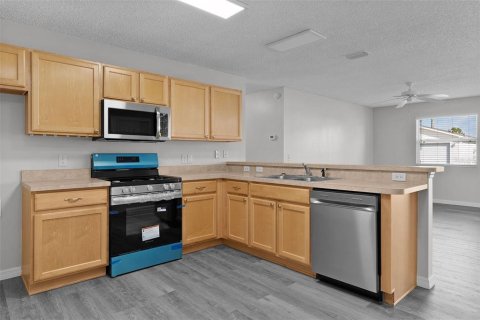 House in The Villages, Florida 2 bedrooms, 107.77 sq.m. № 2396350 - photo 19