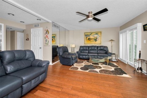 Condo in Clearwater, Florida, 3 bedrooms  № 1722884 - photo 27