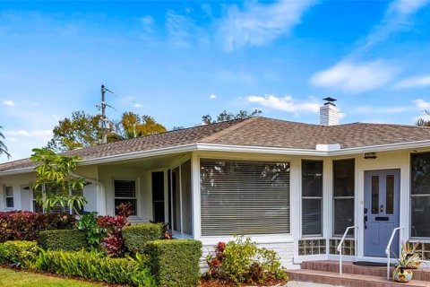 Casa en venta en Saint Petersburg, Florida, 3 dormitorios, 237.18 m2 № 1649674 - foto 1