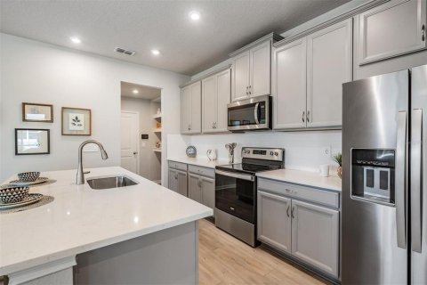 Townhouse in Lutz, Florida 3 bedrooms, 207.17 sq.m. № 2148185 - photo 11