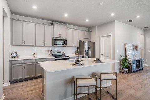 Townhouse in Lutz, Florida 3 bedrooms, 207.17 sq.m. № 2148185 - photo 4