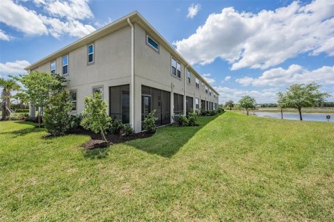 Townhouse in Lutz, Florida 3 bedrooms, 207.17 sq.m. № 2148185 - photo 3