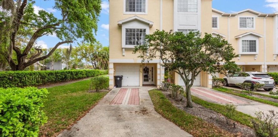 Townhouse in Oldsmar, Florida 3 bedrooms, 170.38 sq.m. № 2201348
