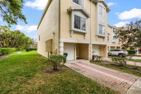 Townhouse in Oldsmar, Florida 3 bedrooms, 170.38 sq.m. № 2201348 - photo 7